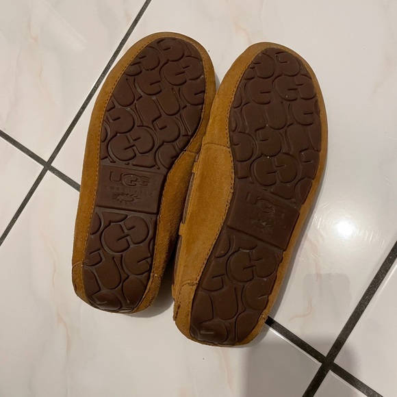 Ugg Moccasins (size 6) - Picture 2 of 4